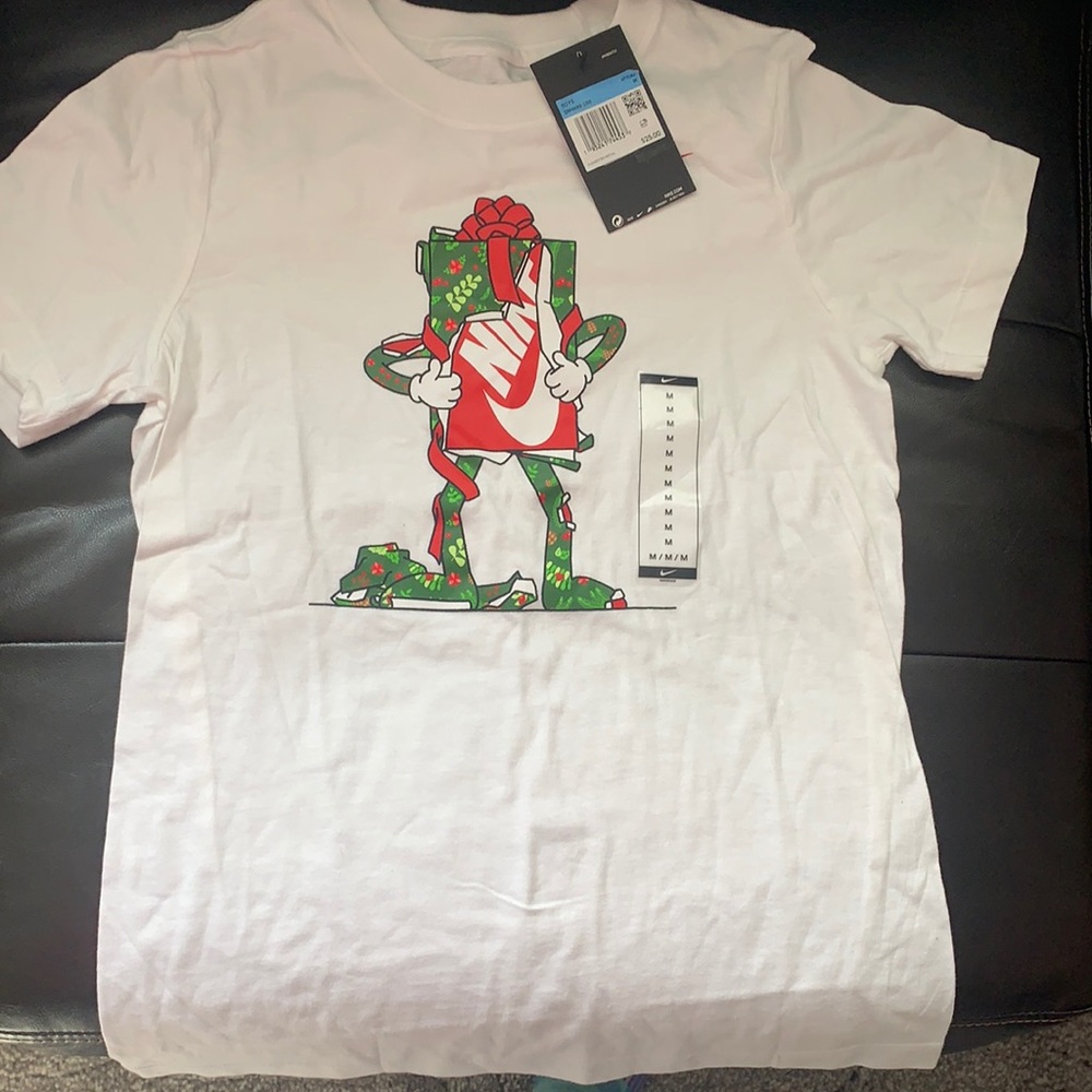 Boys Nike Shirt. Size Medium. New with tags!
